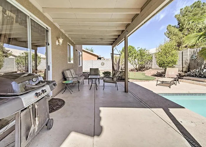 Holiday home 2 Mi To Ballpark! W/ Poolside Oasis