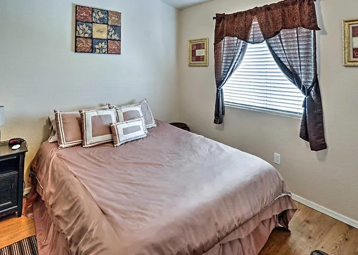 Holiday home 2 Mi To Ballpark! W/ Poolside Oasis Goodyear