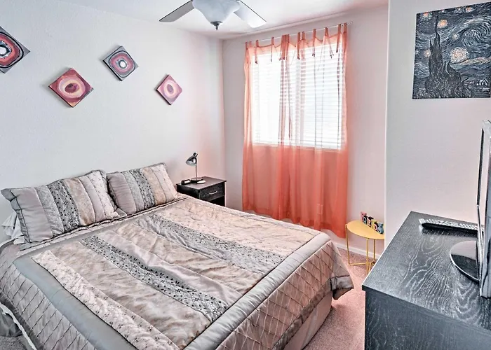 Holiday home 2 Mi To Ballpark! W/ Poolside Oasis