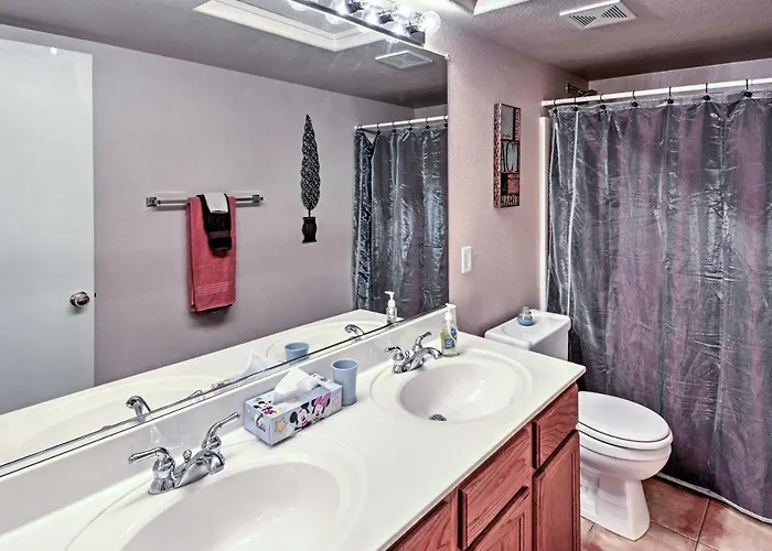 Holiday home 2 Mi To Ballpark! W/ Poolside Oasis