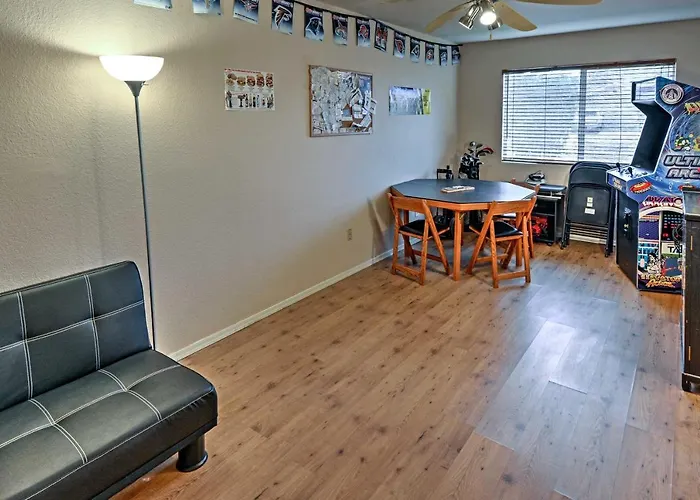 2 Mi To Ballpark! W/ Poolside Oasis Holiday home