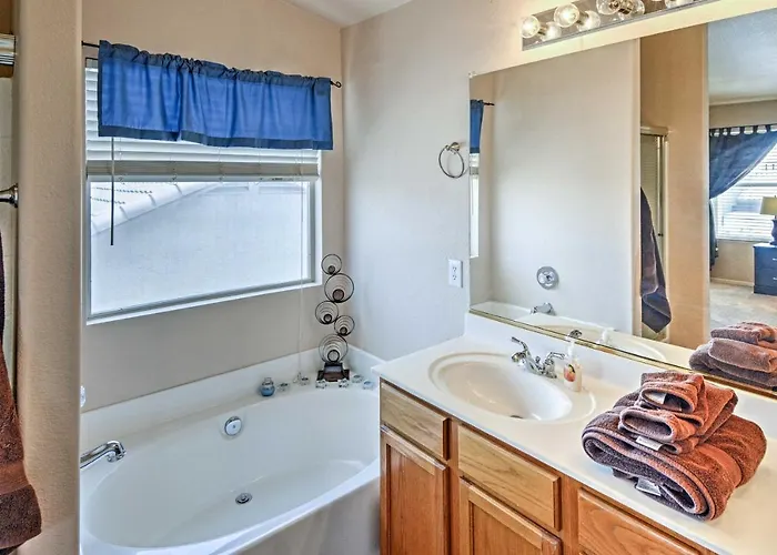 2 Mi To Ballpark! W/ Poolside Oasis Holiday home