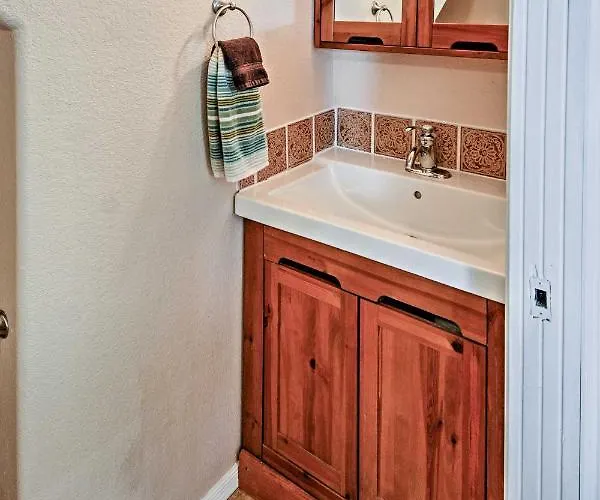 2 Mi To Ballpark! W/ Poolside Oasis Holiday home *